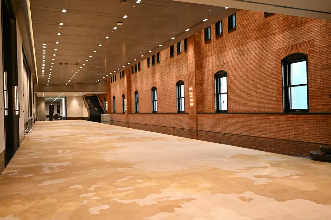 展板制作与背景板材料选择对比:展会视觉呈现的关键差异正文配图 2